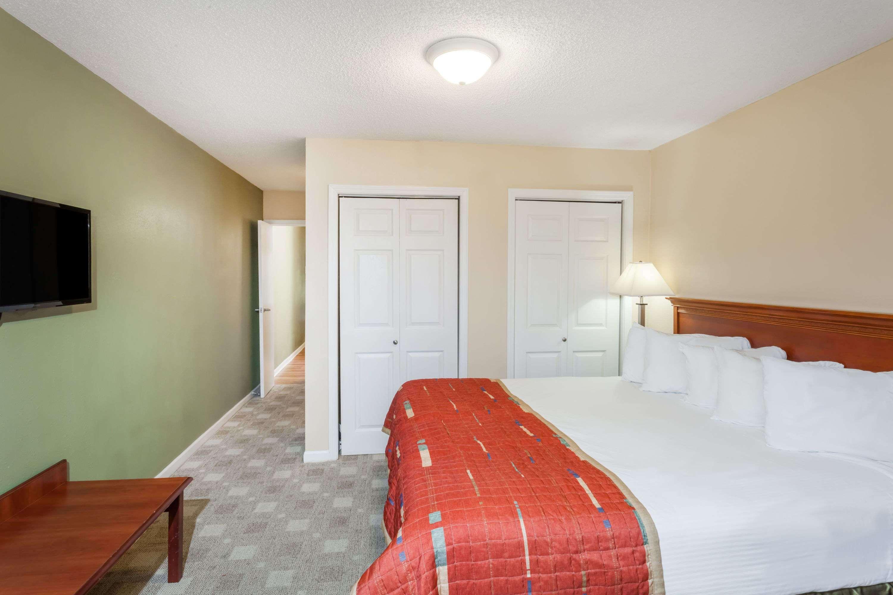 Hotel Baymont By Wyndham Peoria Extérieur photo